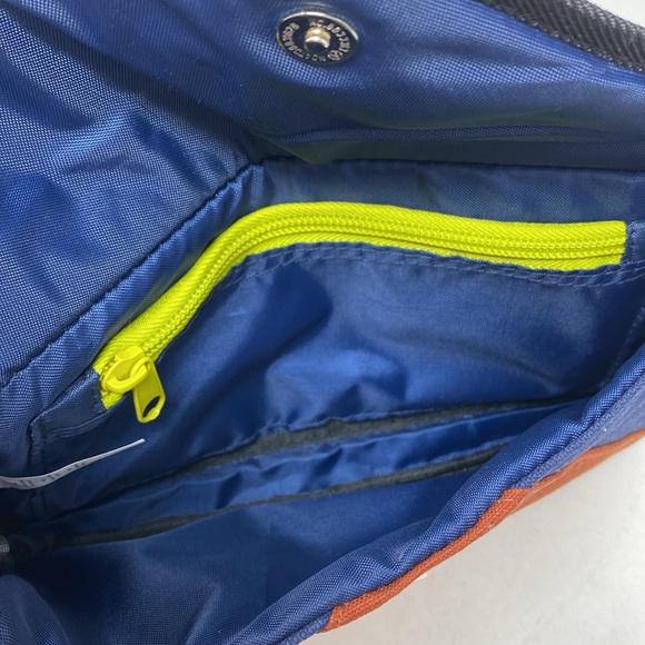 Kavu Bi- Color  Magnetic Clutch Large Wristlet Bag - Picture 6 of 10